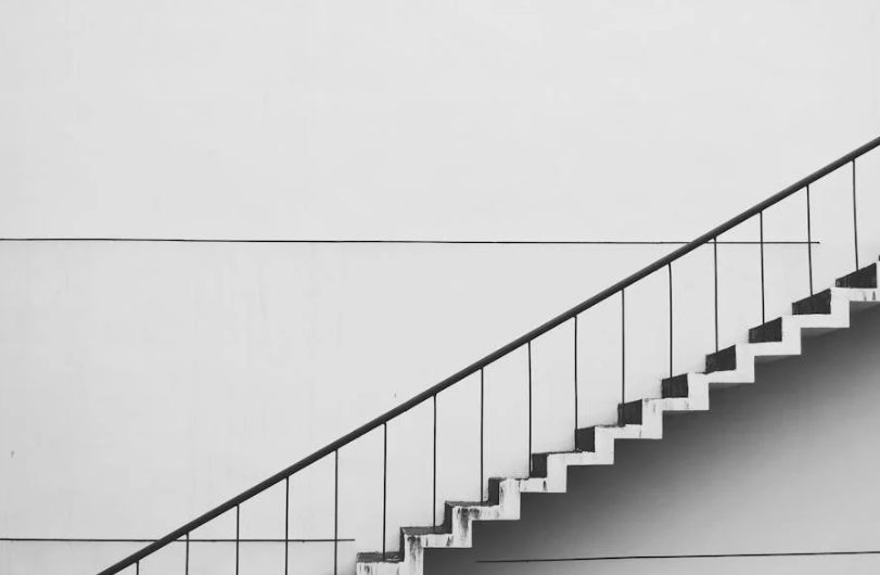 【夢占い】階段の夢の意味28選