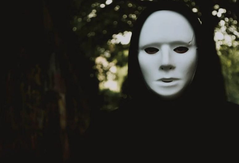 【夢占い】仮面の夢の意味30選