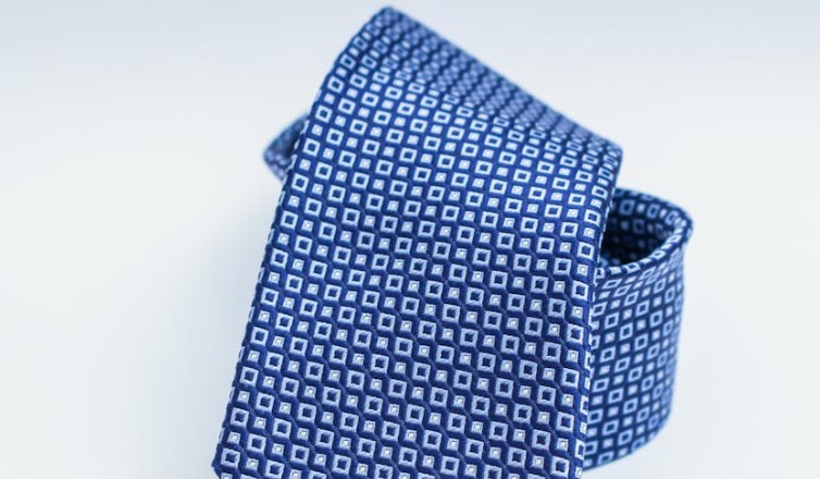 【夢占い】ネクタイの夢の意味52選