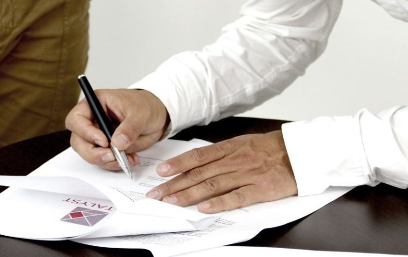 【夢占い】サインする夢の意味8選