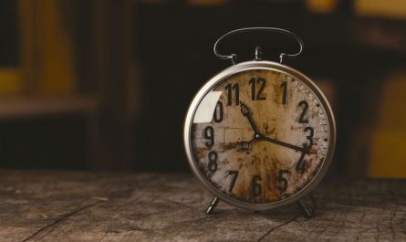 【夢占い】目覚まし時計の夢の意味 9 選