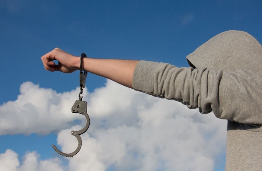 【夢占い】手錠の夢の意味 9 選