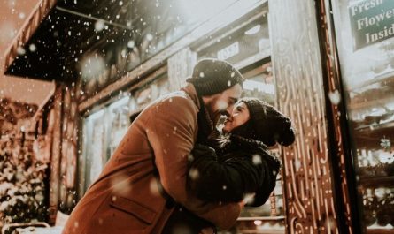 【夢占い】キスの夢の意味 12 選