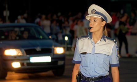 【夢占い】口笛を吹く夢の意味 15 選