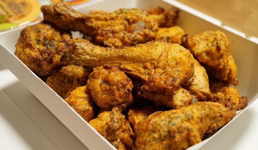 【夢占い】夢の中で鶏肉を食べるの意味 9 選