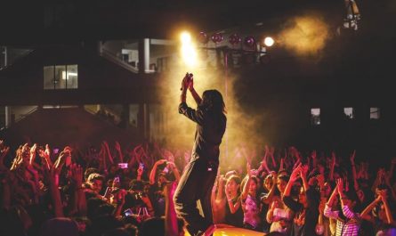 【夢占い】有名人についての夢の意味 15 選