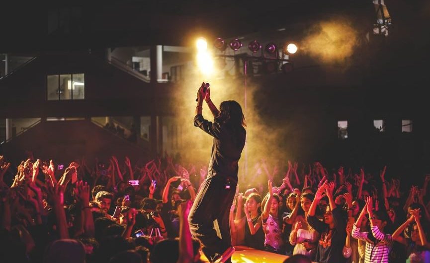 【夢占い】有名人についての夢の意味 15 選