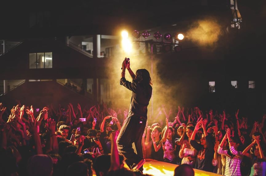 【夢占い】有名人についての夢の意味 15 選