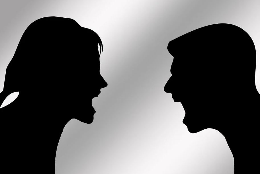 【夢占い】悪口を言う夢の意味 10 選