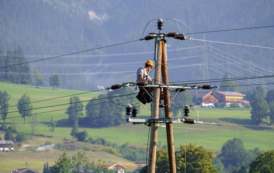 【夢占い】電柱の夢の意味 8 選