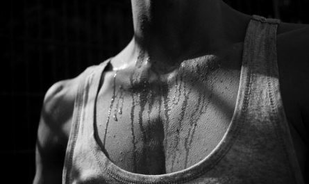 【夢占い】汗の夢の意味 12 選