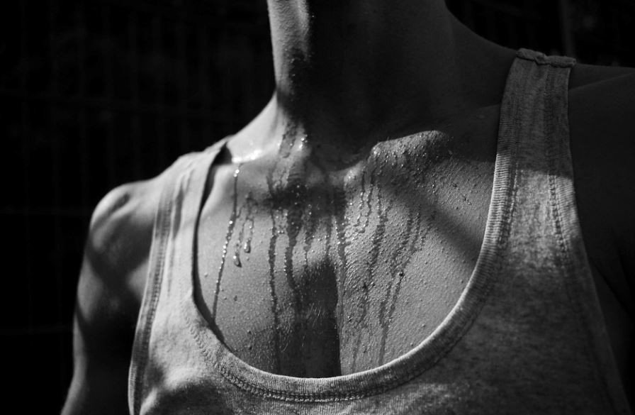 【夢占い】汗の夢の意味 12 選