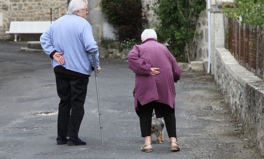 【夢占い】老人の夢の意味 11 選