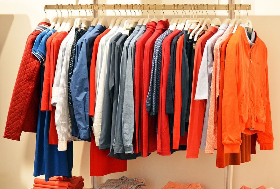 【夢占い】服を買う夢の意味 11 選