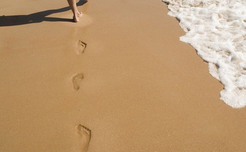 【夢占い】足跡の夢の意味 8 選