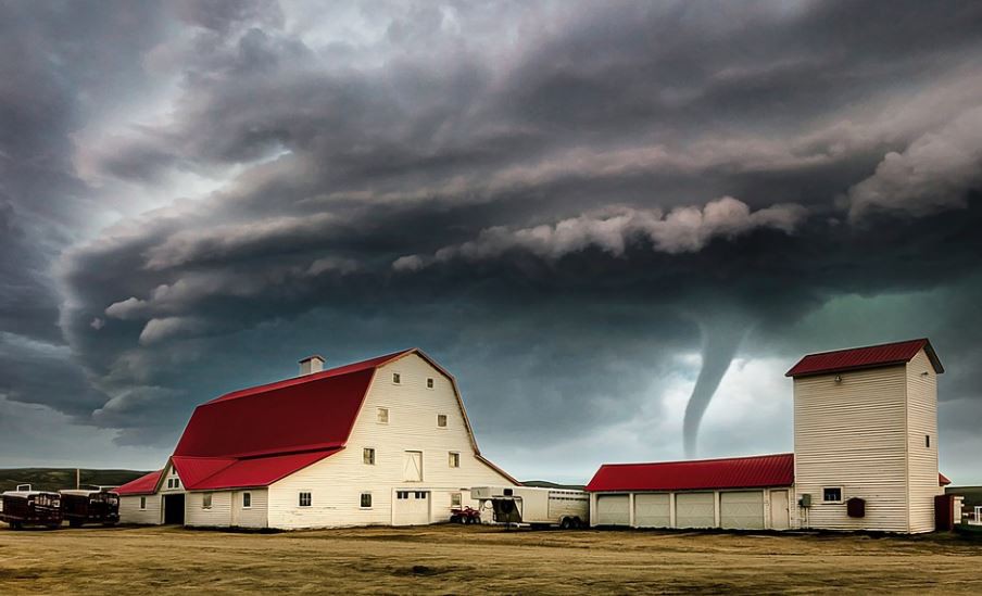 【夢占い】竜巻の夢の意味 16 選