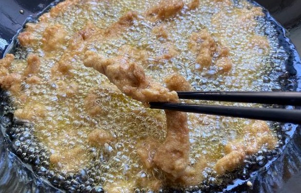 【夢占い】揚げ物を食べる夢の意味 8 選