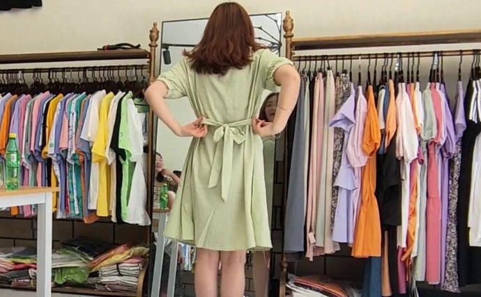 【夢占い】服を買う夢の意味 25 選