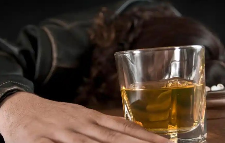 【夢占い】酔う夢の意味 22 選