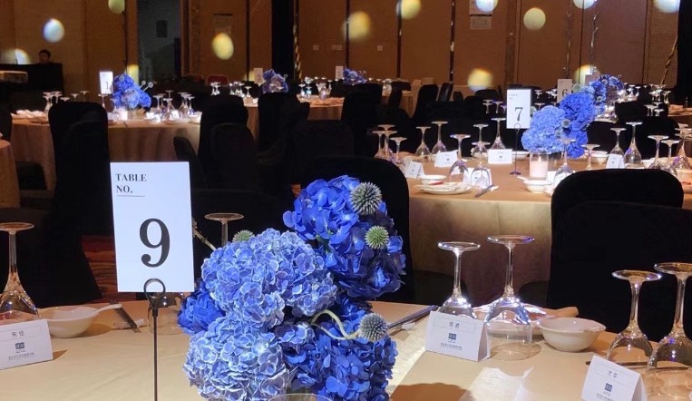 【夢占い】ディナーパーティーを主催する夢の意味 24 選