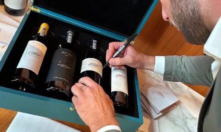 【夢占い】お酒のプレゼントを受け取る夢の意味 12 選