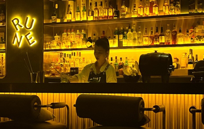 【夢占い】バーの夢の意味 22 選