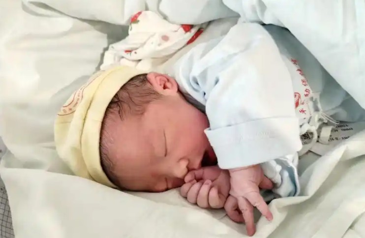 【夢占い】友人が子供を産む夢の意味 18 選