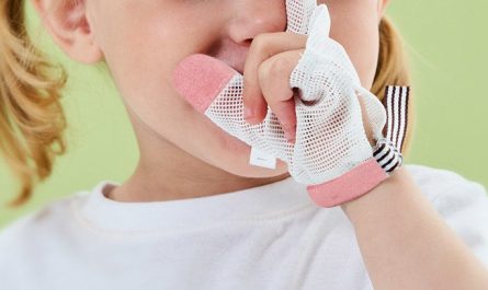 【夢占い】指を噛む夢の意味 14 選