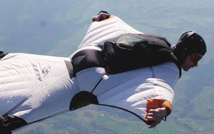 【夢占い】飛ぶ夢の意味 18 選