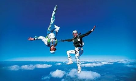 【夢占い】空を舞う夢の意味 20 選