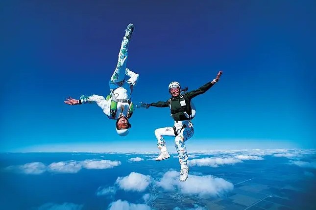 【夢占い】空を舞う夢の意味 20 選