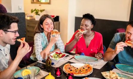 【夢占い】元恋人と食事をする夢を見ての意味 20 選