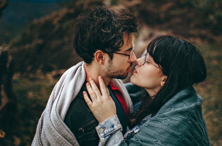 【夢占い】元恋人と再会する夢の意味 22 選