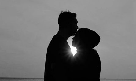 【夢占い】元恋人にキスする夢を見てくださいの意味 20 選