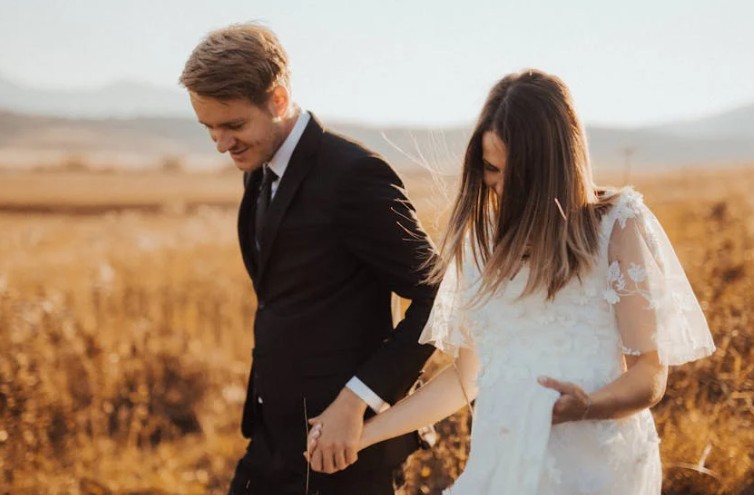 【夢占い】元恋人と付き合う夢を見るの意味 24 選