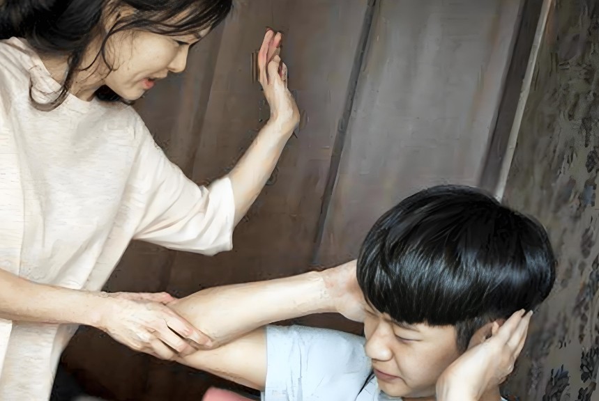 【夢占い】子供を叩く夢の意味 8 選