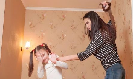 【夢占い】親を叩く夢の意味 7 選