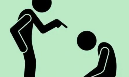 【夢占い】誰かを殴る夢を見るの意味 12 選