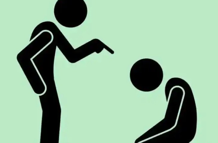 【夢占い】誰かを殴る夢を見るの意味 12 選