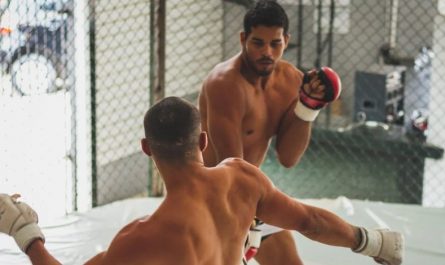 【夢占い】知らない人に殴られる夢の意味 8 選