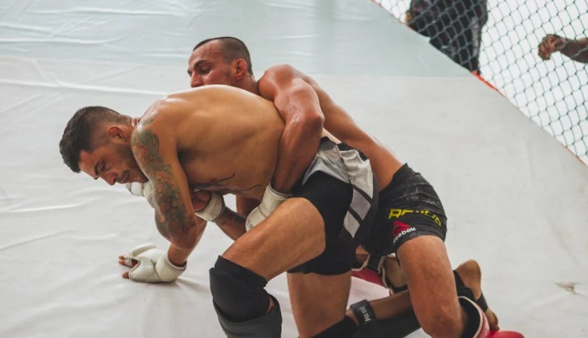 【夢占い】お父さんに殴られる夢の意味 8 選