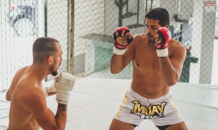 【夢占い】家族に殴られる夢の意味 17 選