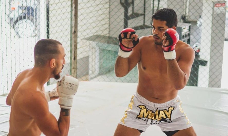 【夢占い】家族に殴られる夢の意味 17 選