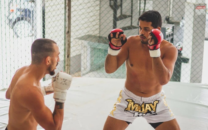 【夢占い】家族に殴られる夢の意味 17 選