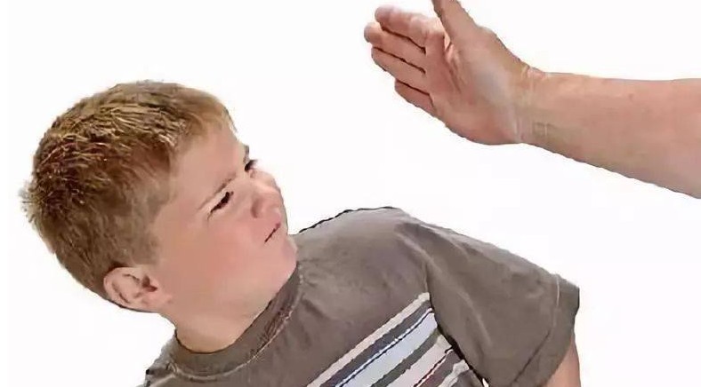 【夢占い】平手打撃の夢の意味 10 選