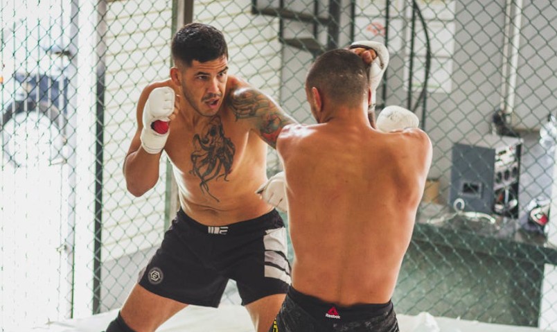 【夢占い】友達に殴られる夢の意味 9 選