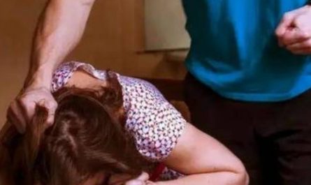 【夢占い】家族に殴られる夢の意味 18 選