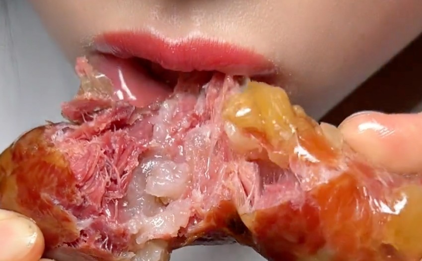 【夢占い】ソーセージを食べる夢の意味 9 選