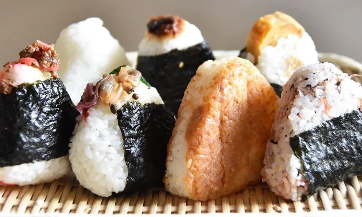 【夢占い】おにぎりを食べる夢の意味 7 選