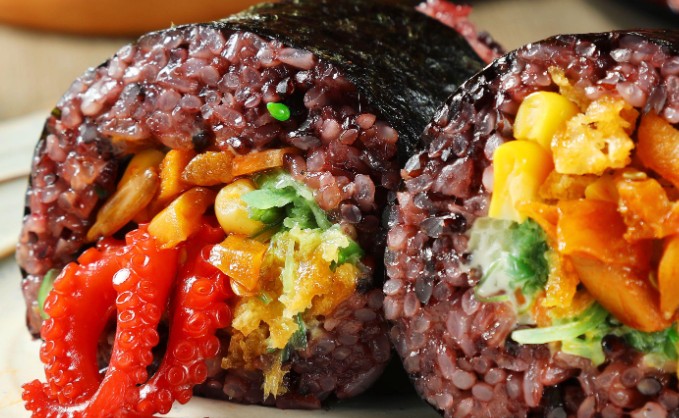 【夢占い】おにぎりの夢の意味 8 選